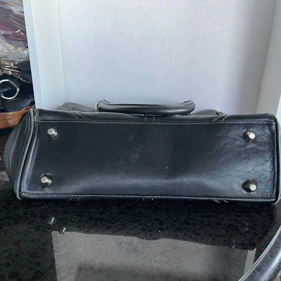 Coach black leather purse - Picture 4 of 10